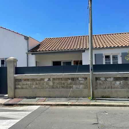 Maison Chaleureuse Avec Terrasse Privative Proche De La Gare Et Du Centre-Ville ロシュフォール エクステリア 写真