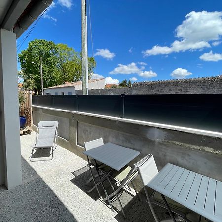 Maison Chaleureuse Avec Terrasse Privative Proche De La Gare Et Du Centre-Ville ロシュフォール エクステリア 写真