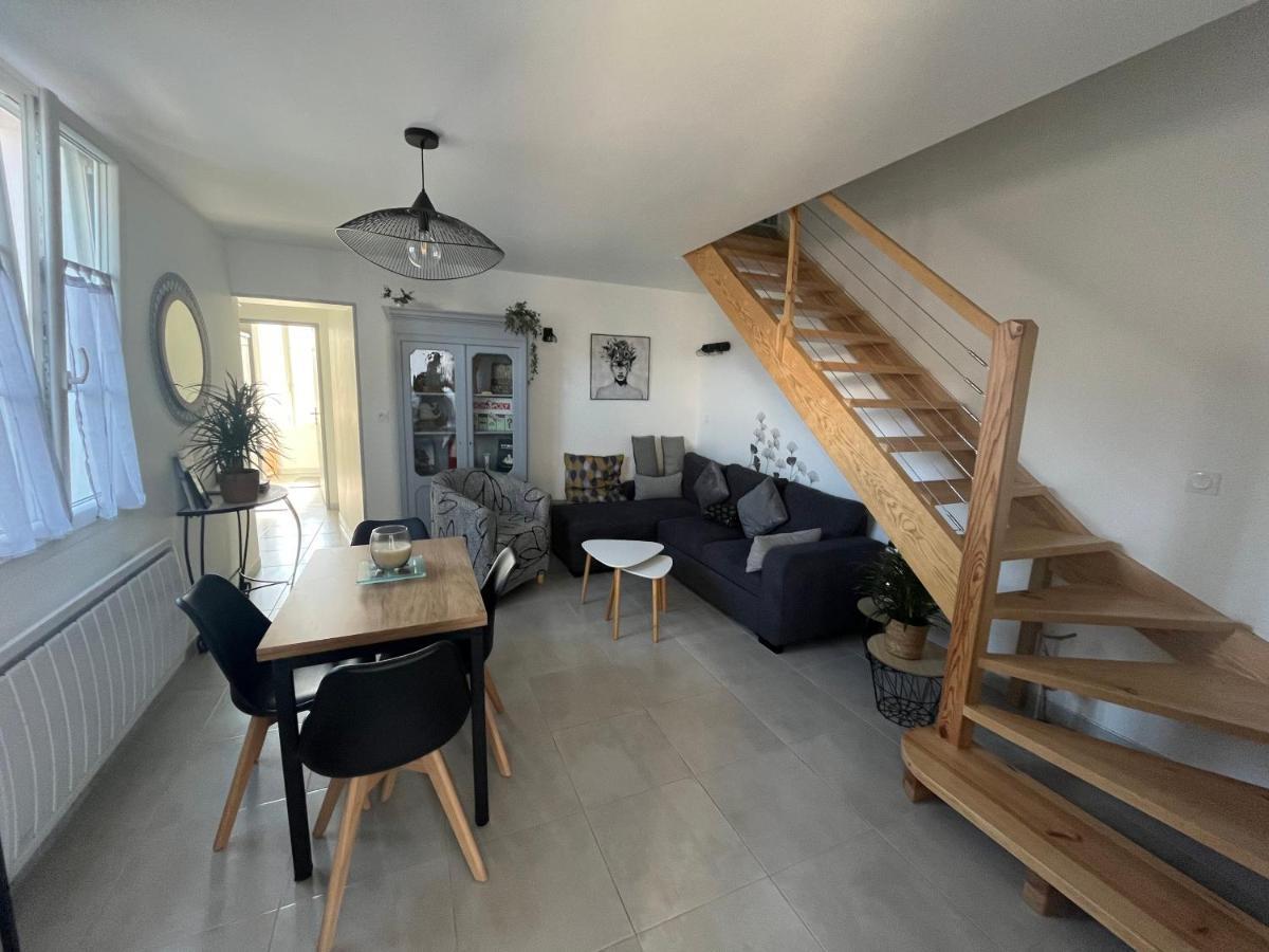 Maison Chaleureuse Avec Terrasse Privative Proche De La Gare Et Du Centre-Ville ロシュフォール エクステリア 写真